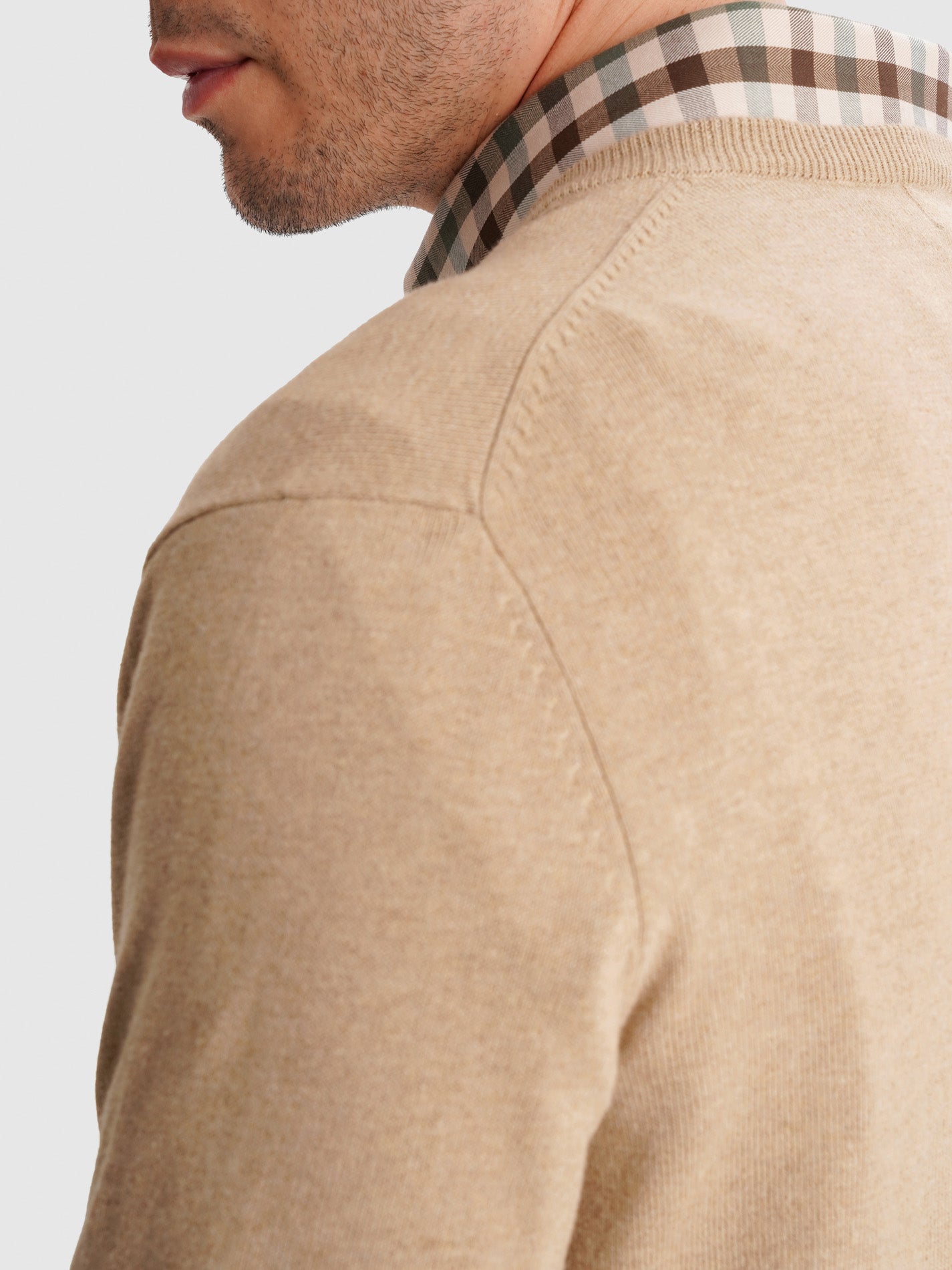 JERSEY FINO BEIGE CON CODERAS MR REGULAR FIT. AZUL