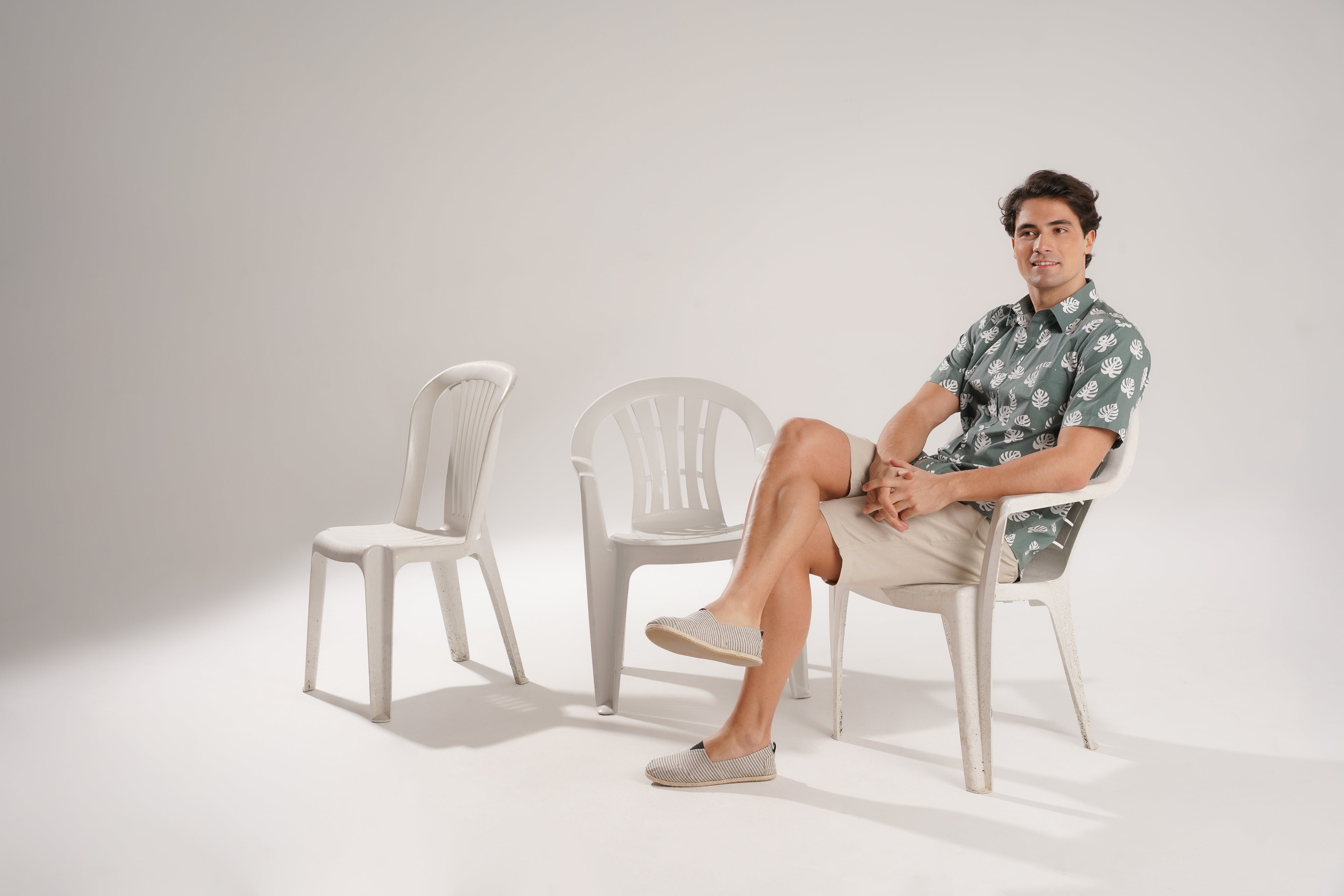 O Poder da Camisa de Manga Curta neste Verão