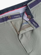 Pantalones chinos de corte clásico