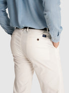 CALÇAS BRANCAS REGULAR FIT MR. BLUE