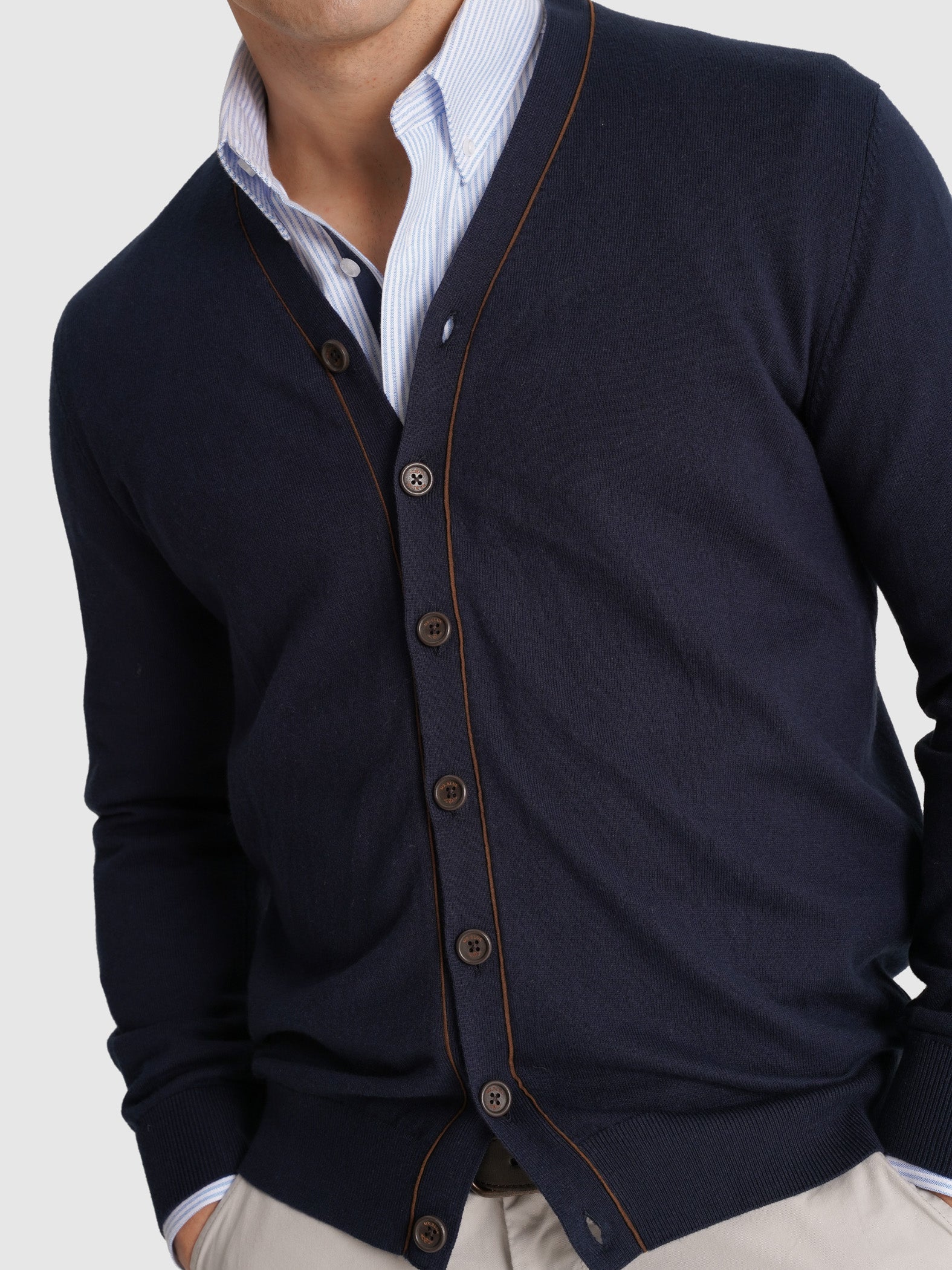 JERSEY AZUL CON CODERAS MR REGULAR FIT. AZUL