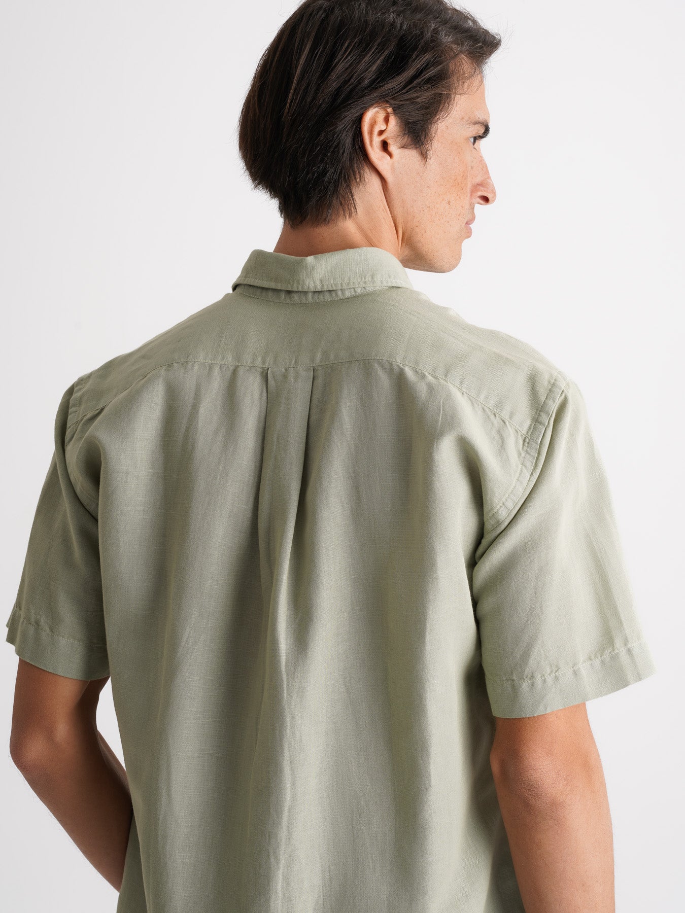Camisa de corte estándar de lino verde de Mr. Blue
